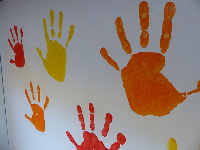 Gemalte Kinderhände