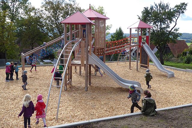 Spielanlage mit Kindern