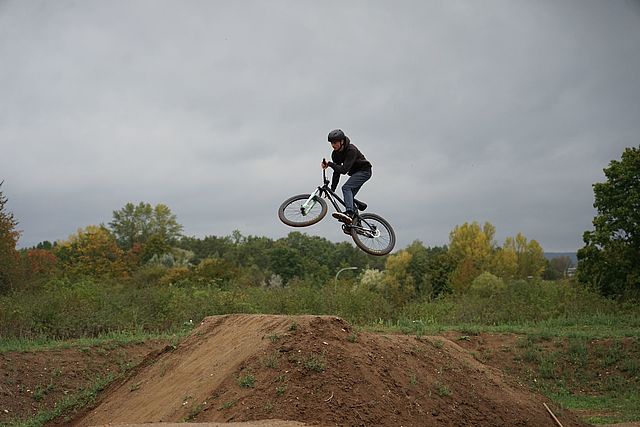 Fahrradfahrer auf Mountain-Bike-Strecke Forchheim