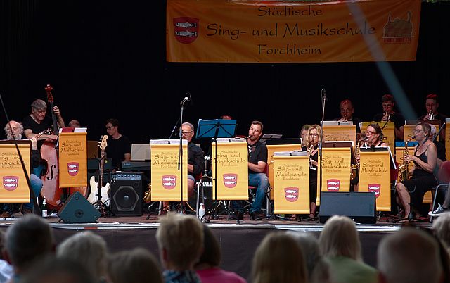 Bild von einem Konzert der Big Band der Sing- und Musikschule