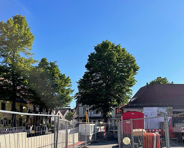 Fußgängerweg über Paradeplatzbaustelle Richtung Alte Wache