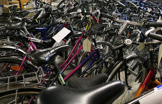Fundräder im Fahrradkeller des Fundbüros Forchheim.