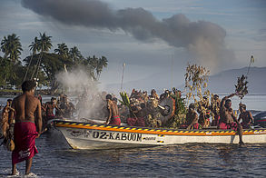 Menschn im Boot ©Ulla Lohmann