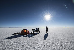 Lagerplatz auf dem Salzsee in Bolivien ©Michael Martin