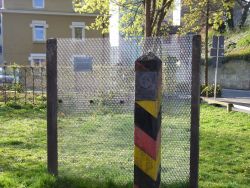 Originalteile von Grenzsperranlagen der ehemaligen DDR (1949-1990)